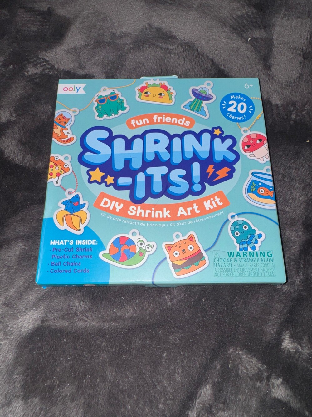 ooly Shrink-Its DIY Shrink Art Kit Fun Friends 20 Charms